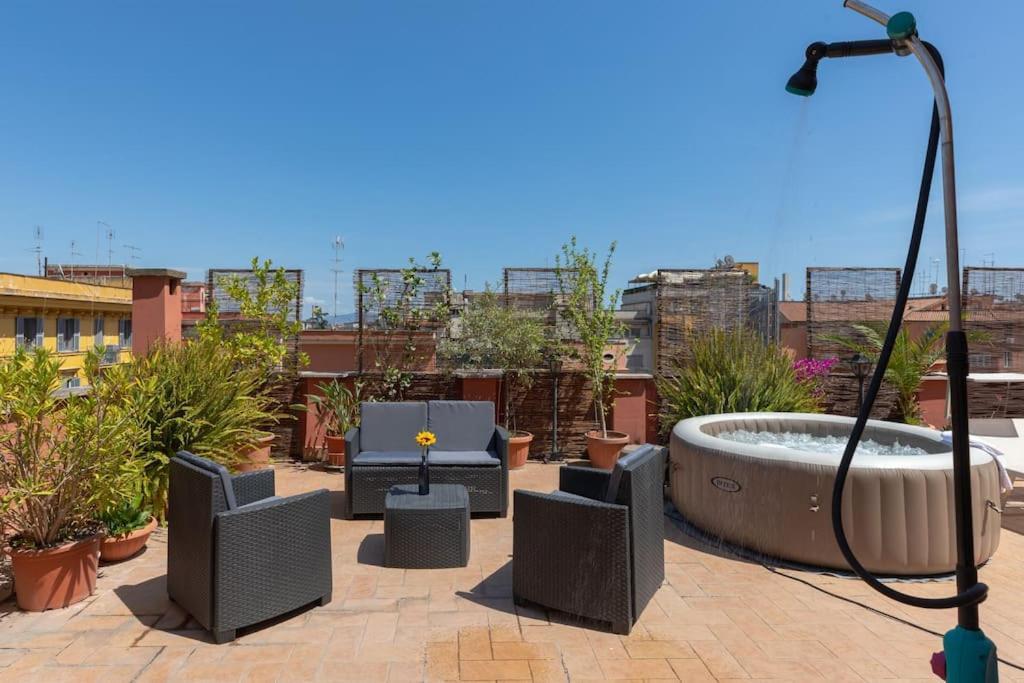 Penthouse With Jacuzzi On Private Terrace In Trastevere Roma Dış mekan fotoğraf
