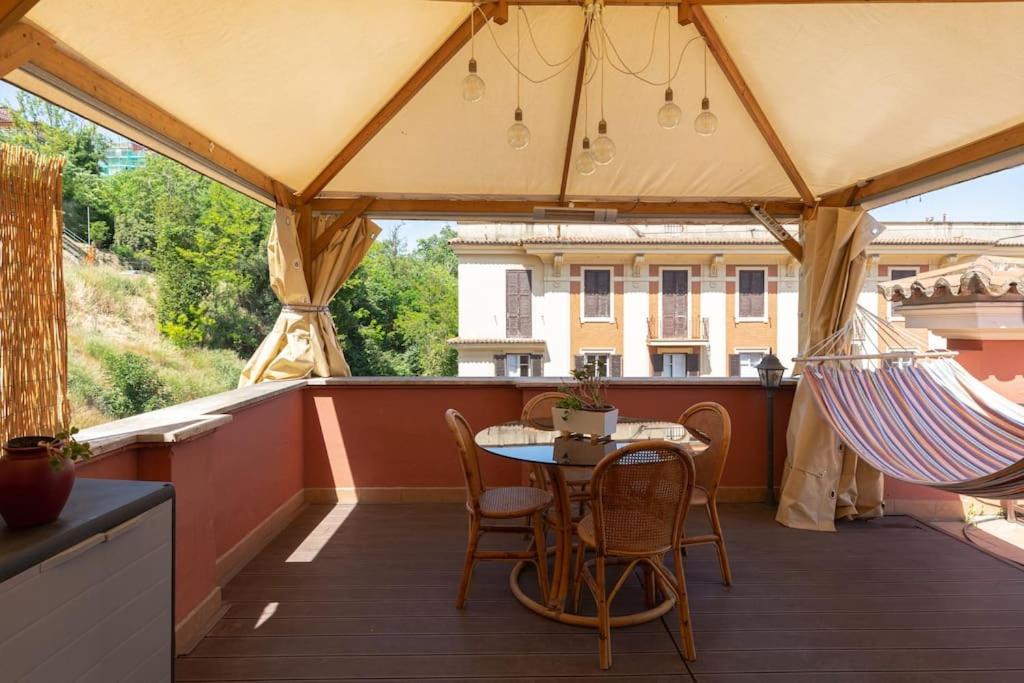 Penthouse With Jacuzzi On Private Terrace In Trastevere Roma Dış mekan fotoğraf